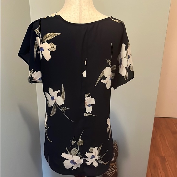 West Kei Navy Blue/Black floral top - Picture 2 of 2